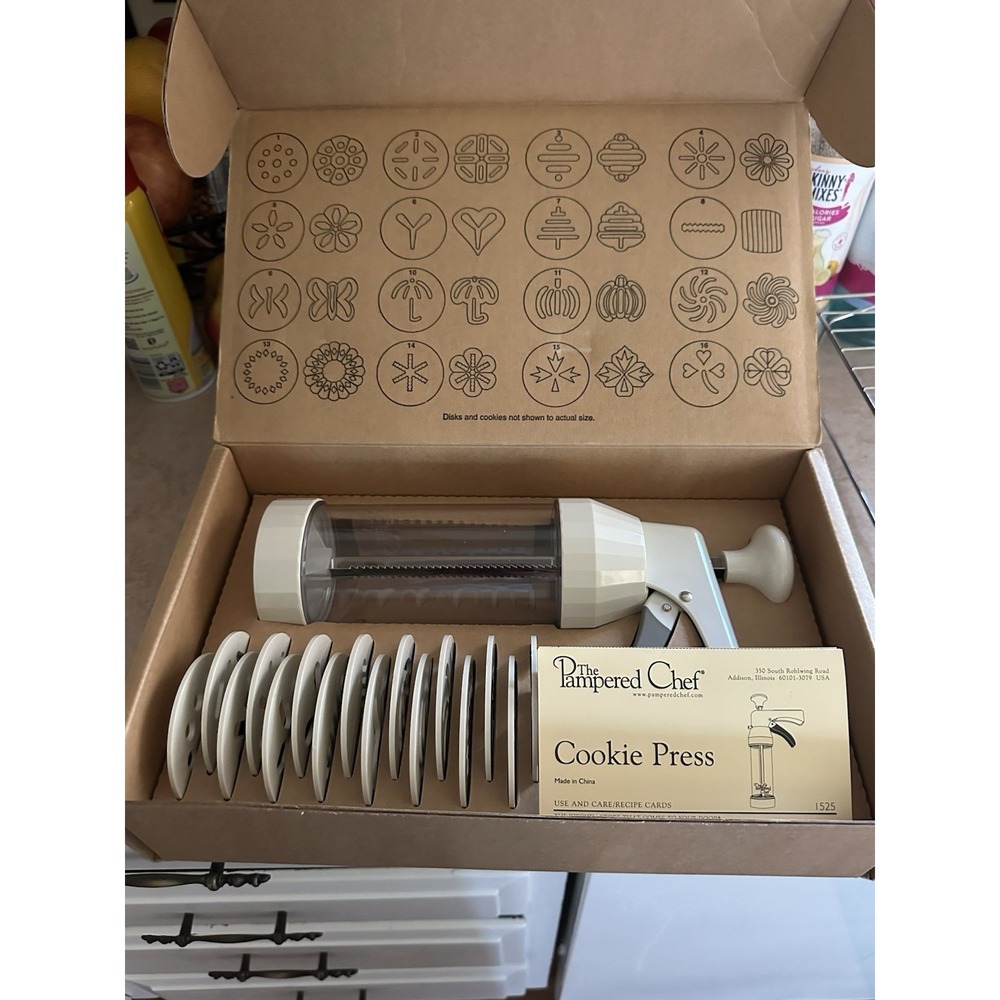 Pampered Chef Cookie Press #1525 - 16 Discs - Complete Set in Box